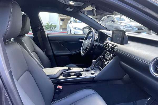 2022 Lexus IS