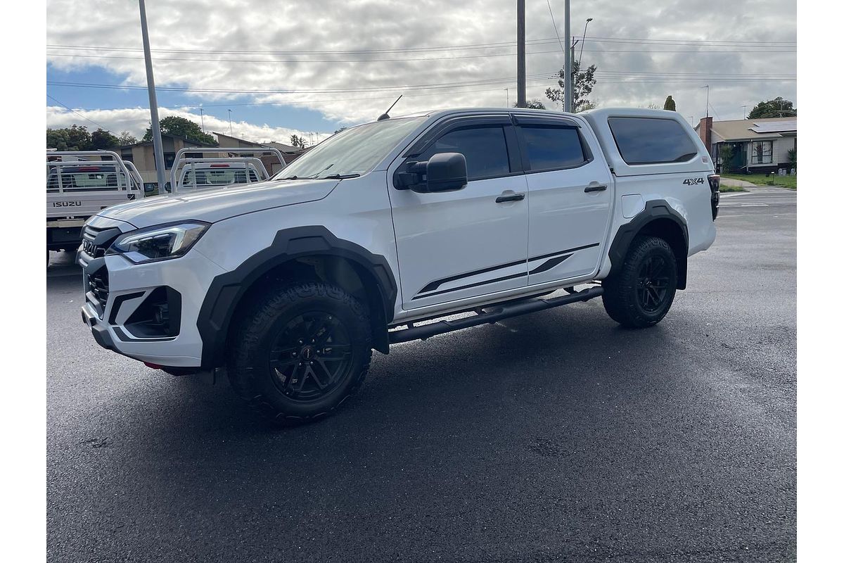 2025 Isuzu D-MAX BLADE 4X4