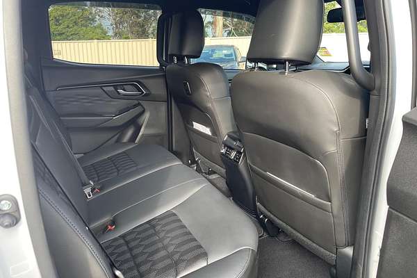 2025 Isuzu D-MAX BLADE 4X4