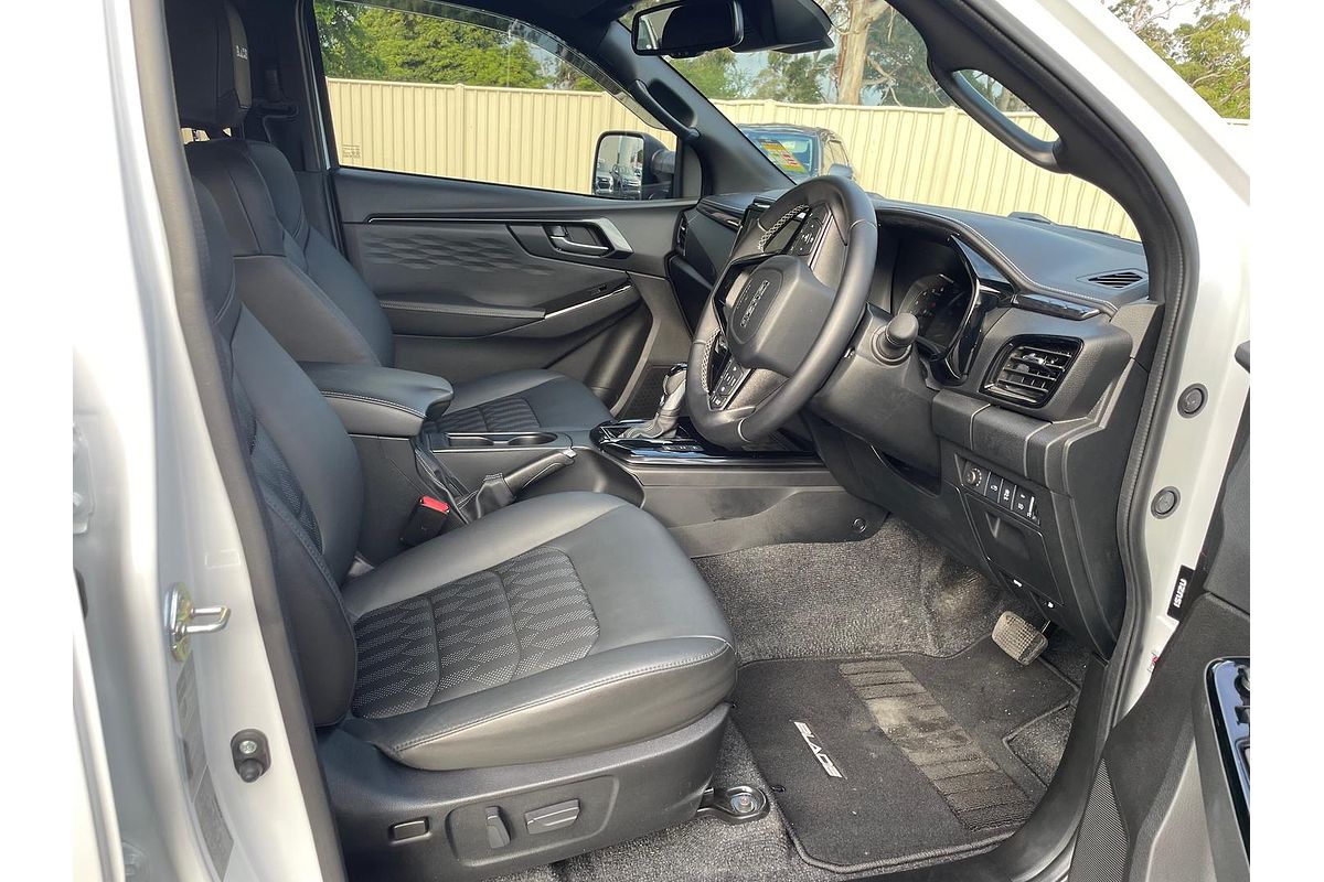 2025 Isuzu D-MAX BLADE 4X4