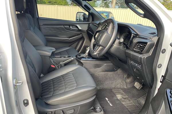 2025 Isuzu D-MAX BLADE 4X4