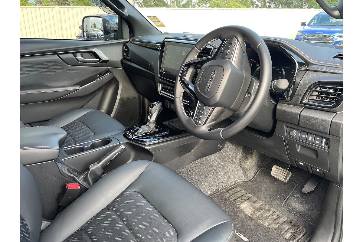 2025 Isuzu D-MAX BLADE 4X4