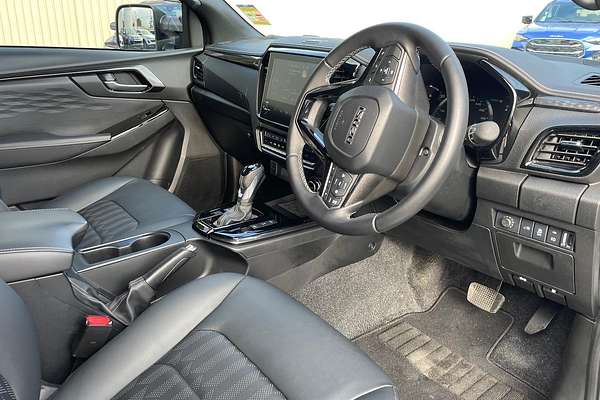 2025 Isuzu D-MAX BLADE 4X4