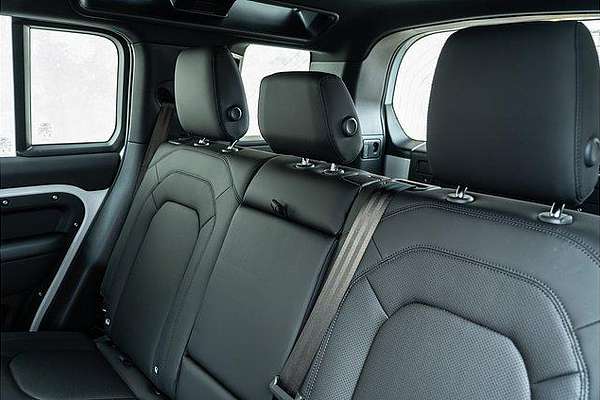 2025 Land Rover Defender 110 D350 X-Dynamic SE L663