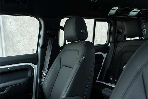 2025 Land Rover Defender 110 D350 X-Dynamic SE L663