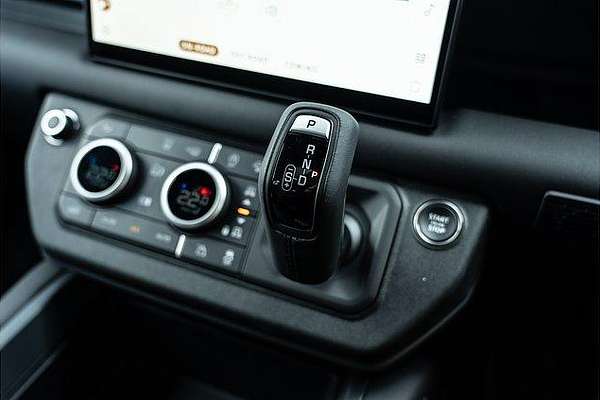 2025 Land Rover Defender 110 D350 X-Dynamic SE L663