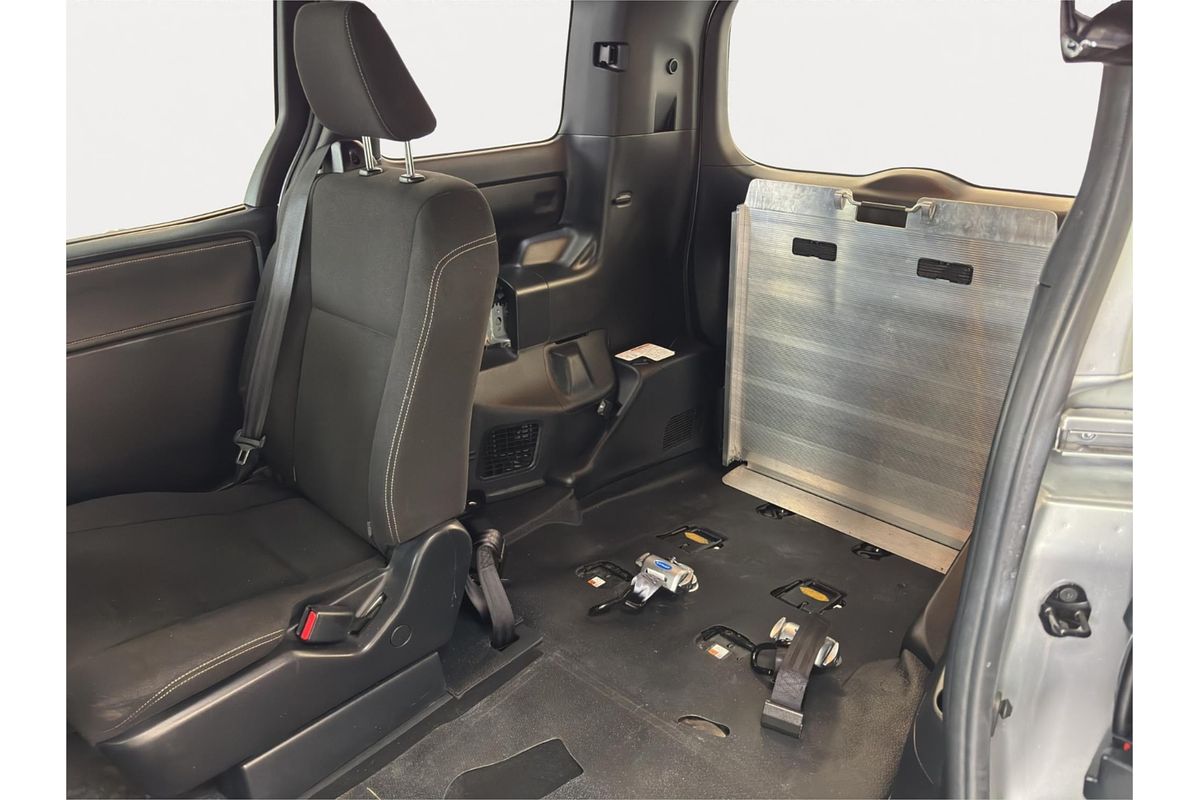 2017 Toyota Esquire XI Welcab ZRR80