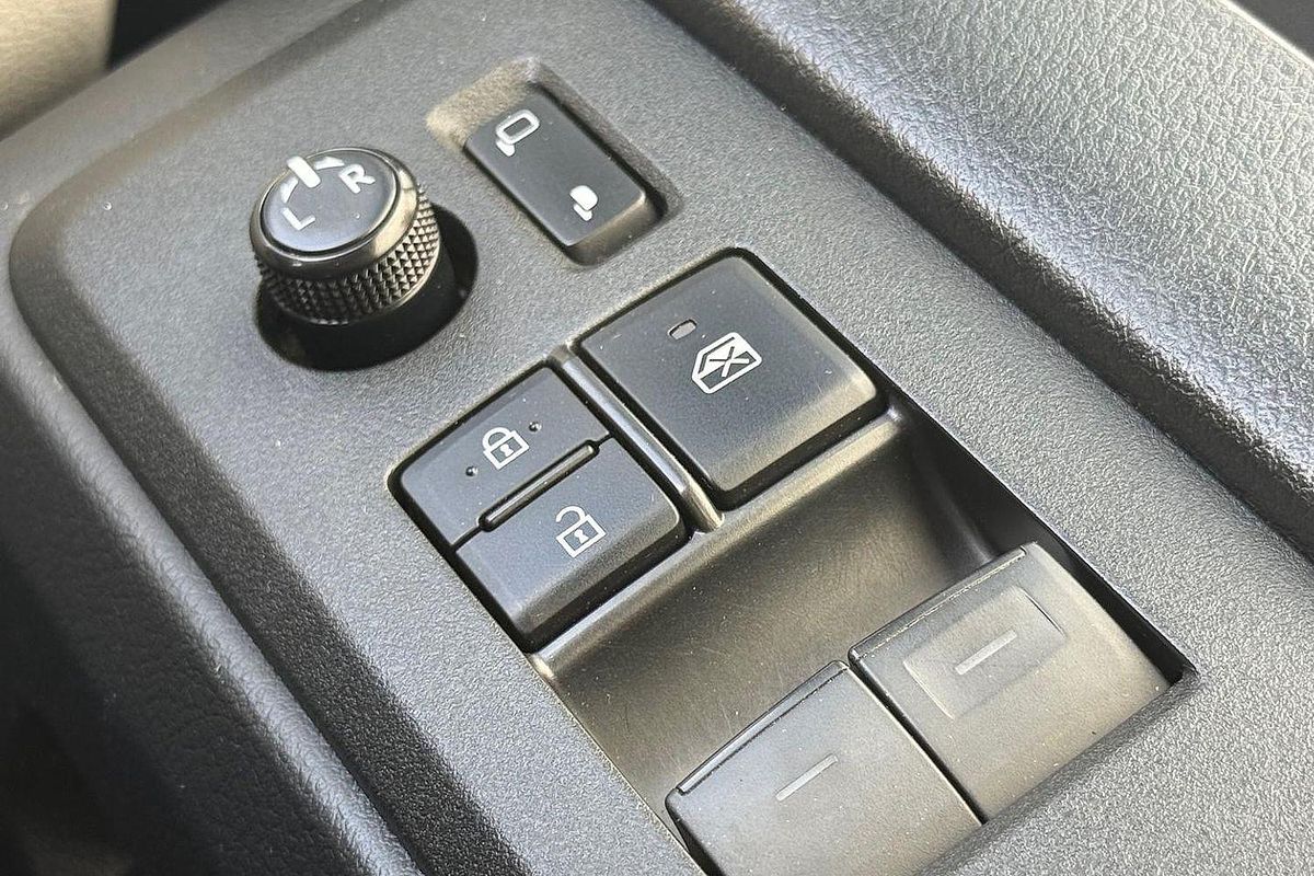 2019 Toyota Hiace Commuter GDH322R ELWB High Roof