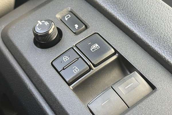 2019 Toyota Hiace Commuter GDH322R ELWB High Roof