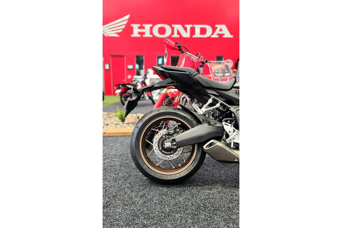2025 Honda CB650R E-CLUTCH