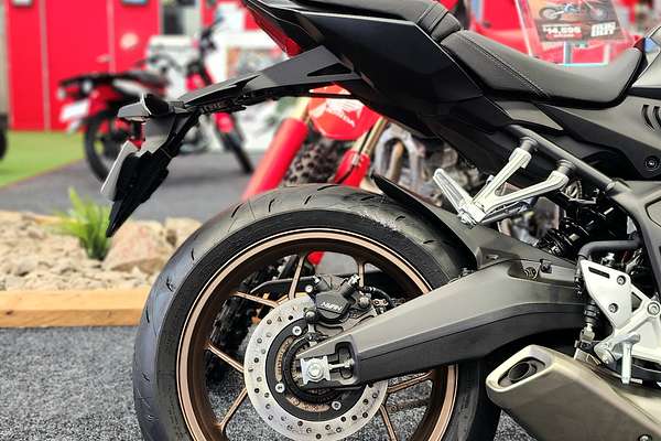 2025 Honda CB650R E-CLUTCH