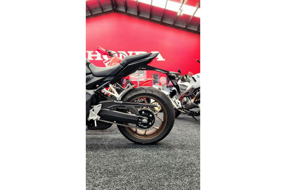 2025 Honda CB650R E-CLUTCH