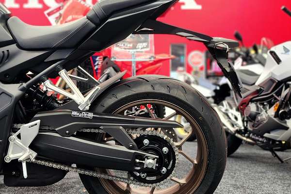 2025 Honda CB650R E-CLUTCH