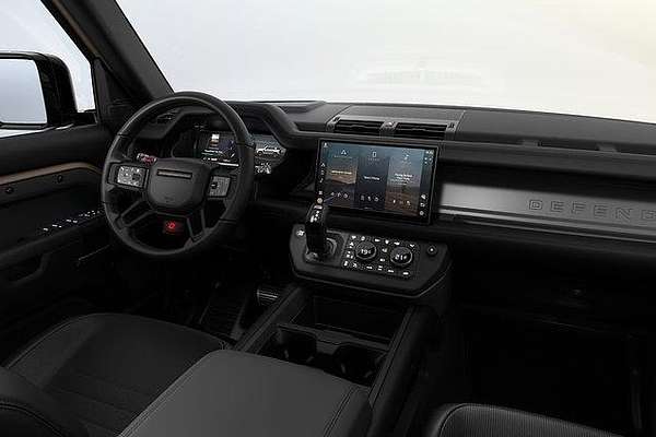 2025 Land Rover Defender 110 P635 OCTA L663