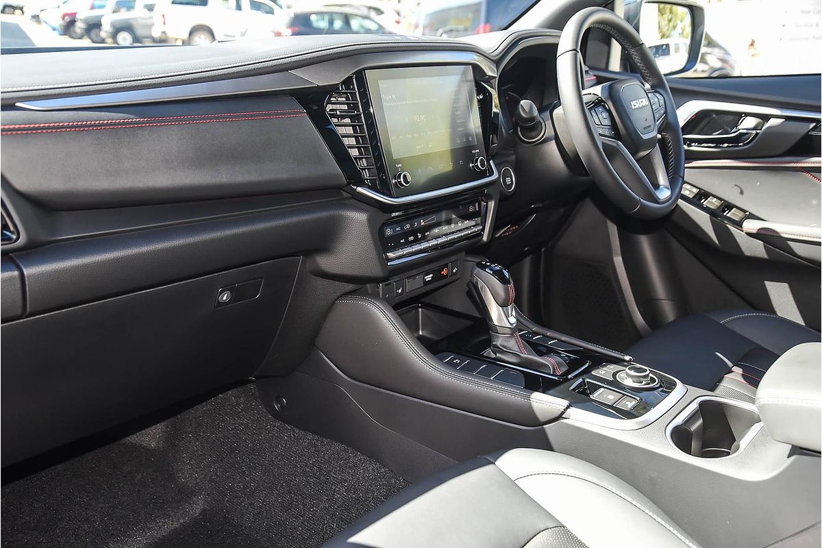 2025 Isuzu MU-X X-TERRAIN