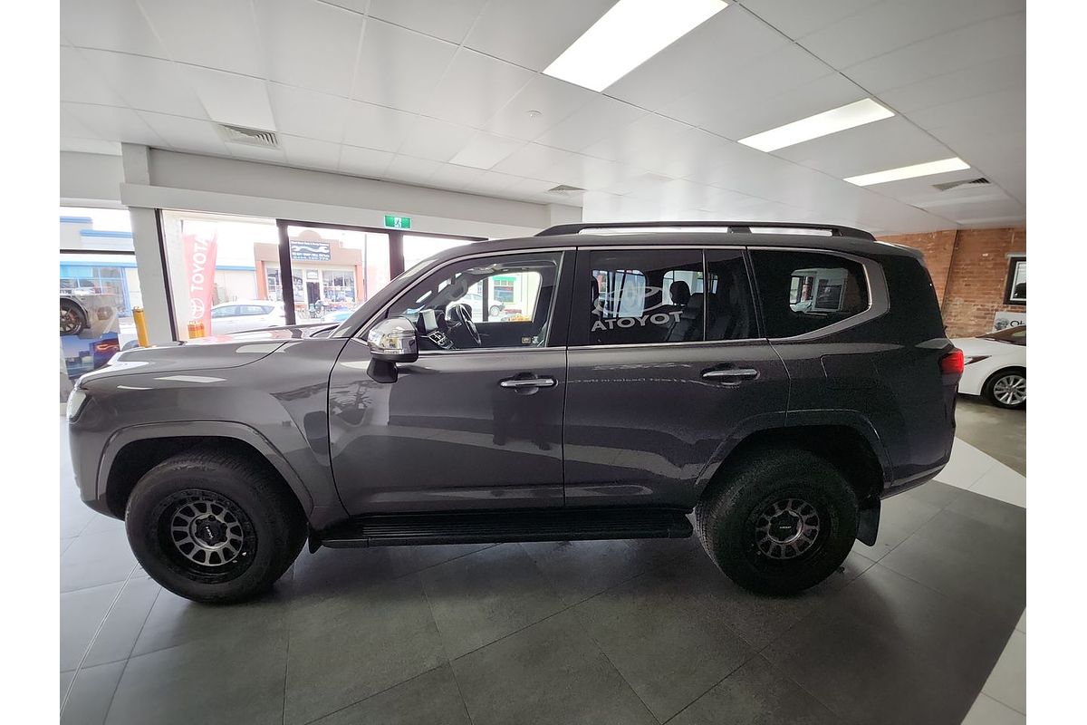 2021 Toyota Landcruiser Sahara FJA300R