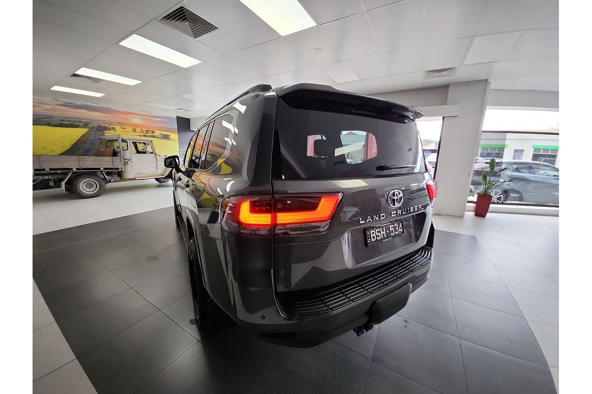 2021 Toyota Landcruiser Sahara FJA300R