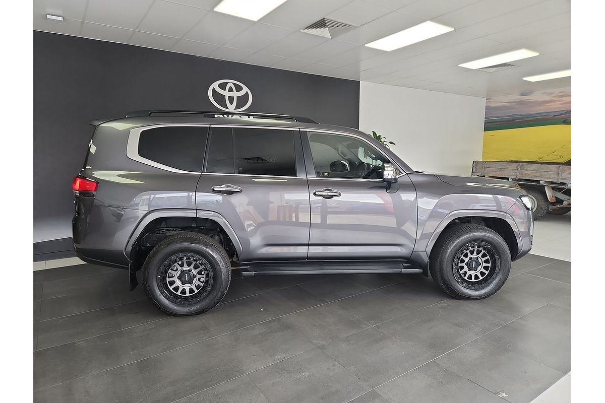2021 Toyota Landcruiser Sahara FJA300R