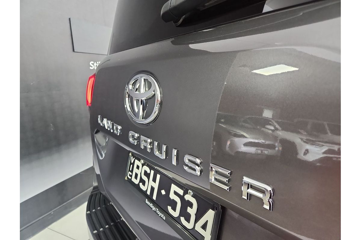 2021 Toyota Landcruiser Sahara FJA300R