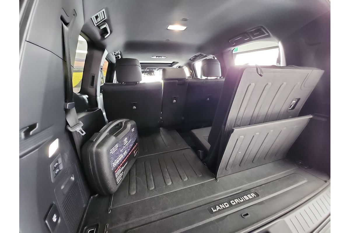 2021 Toyota Landcruiser Sahara FJA300R