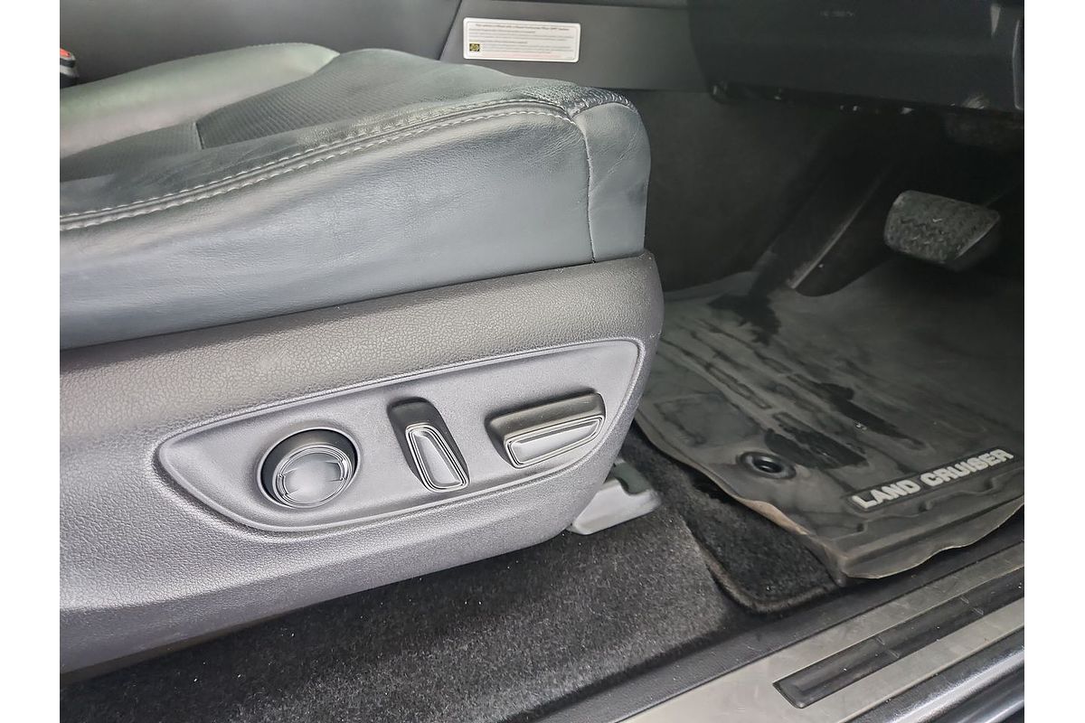 2021 Toyota Landcruiser Sahara FJA300R