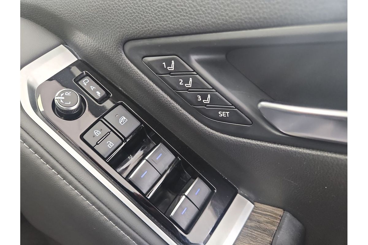 2021 Toyota Landcruiser Sahara FJA300R