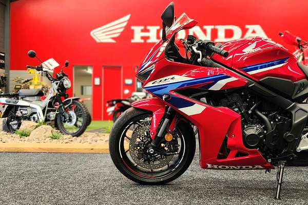 2025 Honda CB650R E-CLUTCH