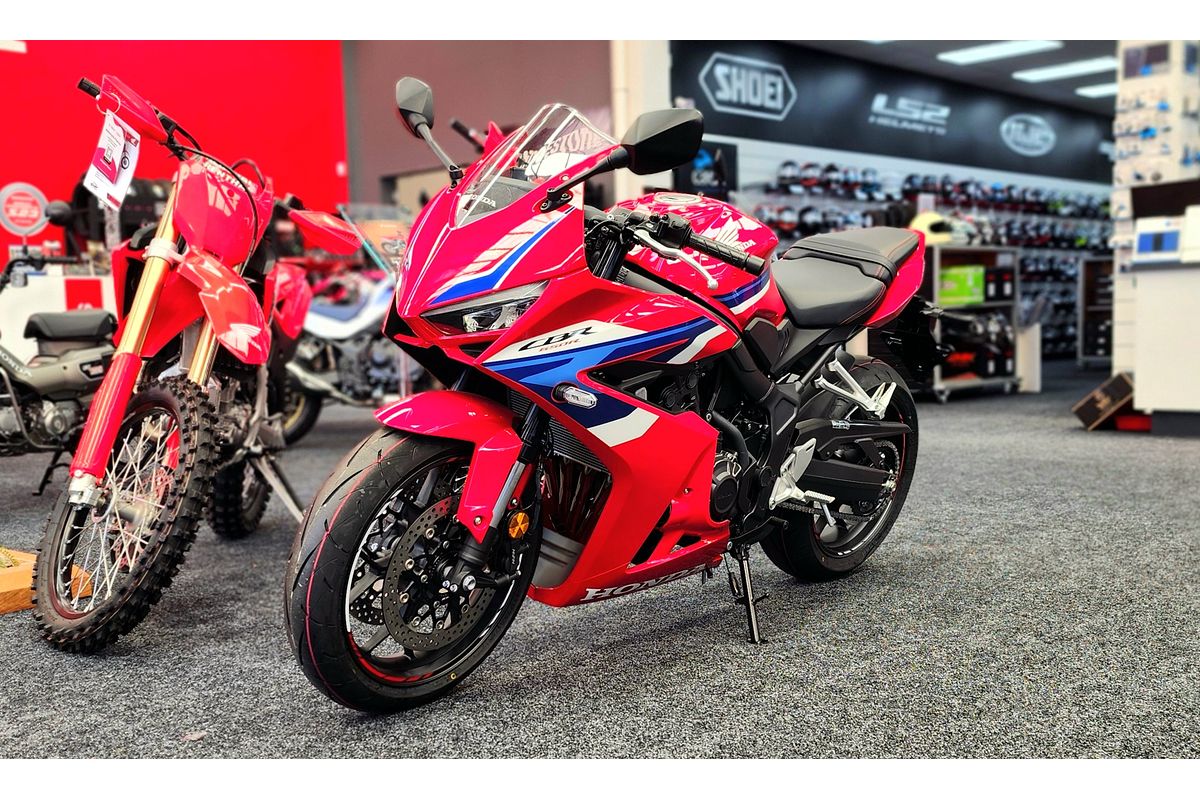2025 Honda CB650R E-CLUTCH