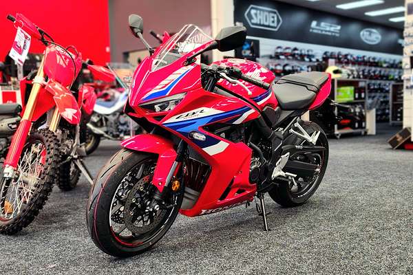 2025 Honda CB650R E-CLUTCH