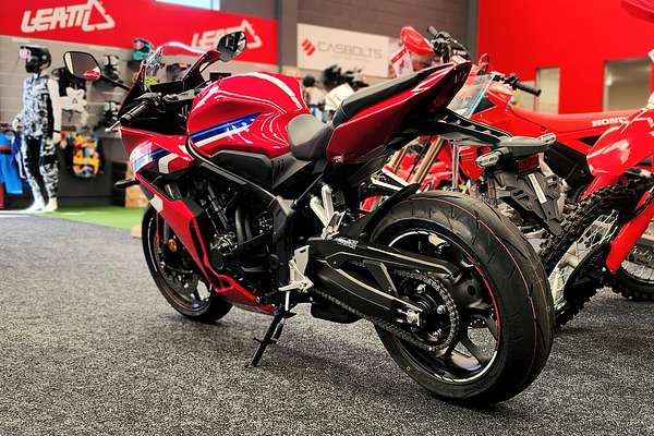 2025 Honda CB650R E-CLUTCH