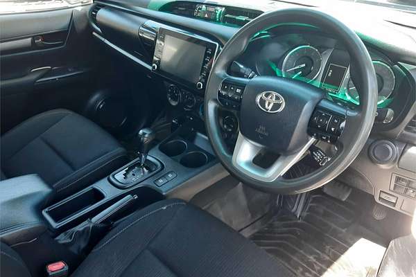 2021 Toyota Hilux SR (4x4) GUN126R FACELIFT 4X4