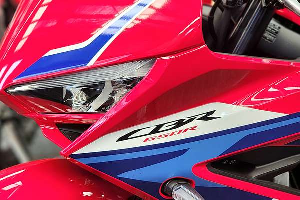 2025 Honda CB650R E-CLUTCH