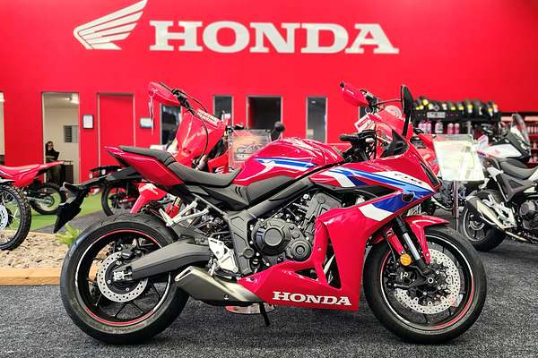 2025 Honda CB650R E-CLUTCH