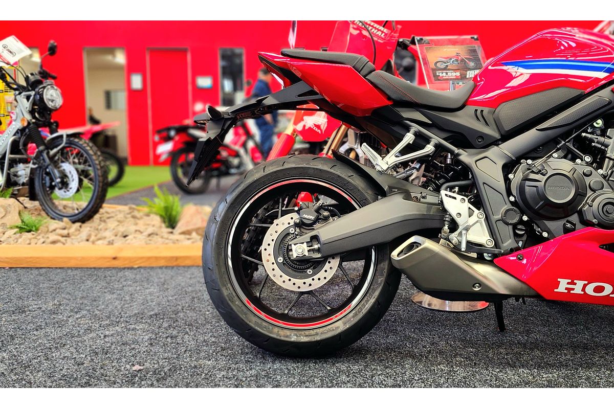 2025 Honda CB650R E-CLUTCH