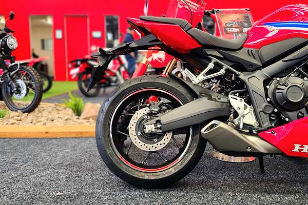 2025 Honda CB650R E-CLUTCH