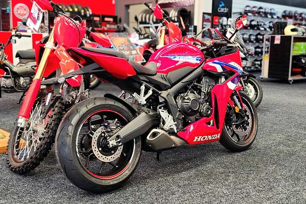 2025 Honda CB650R E-CLUTCH