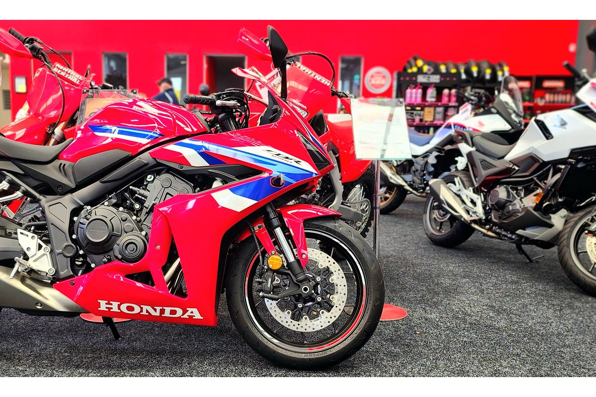 2025 Honda CB650R E-CLUTCH