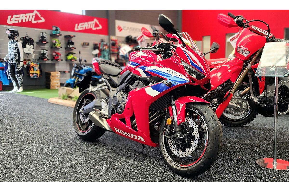2025 Honda CB650R E-CLUTCH