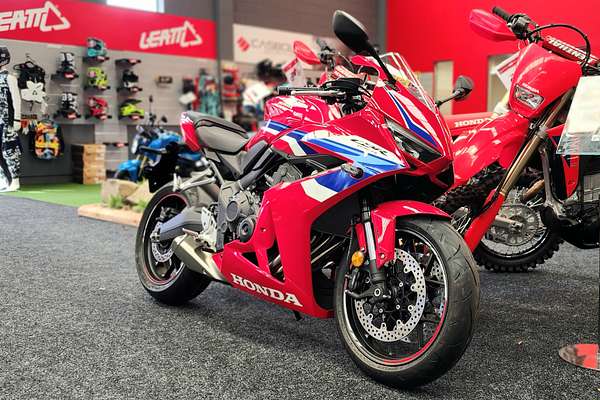 2025 Honda CB650R E-CLUTCH