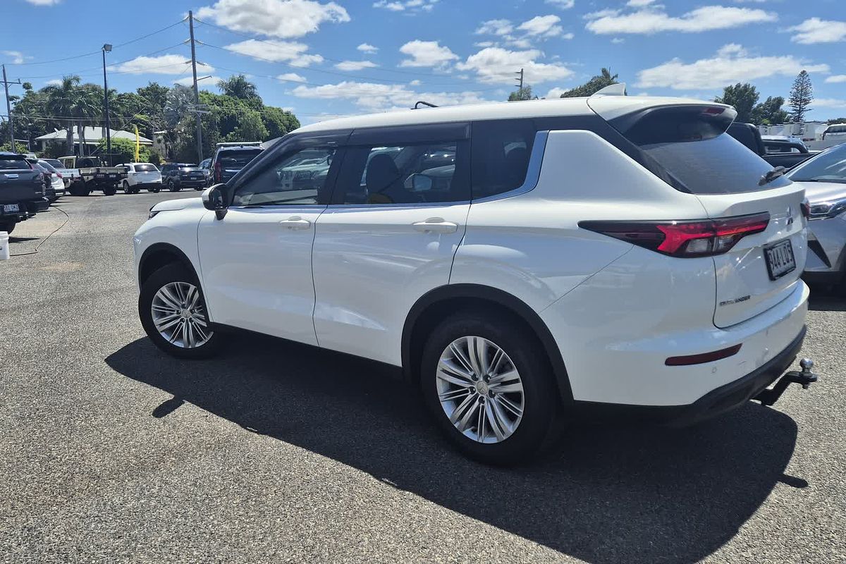 2024 Mitsubishi Outlander ES ZM