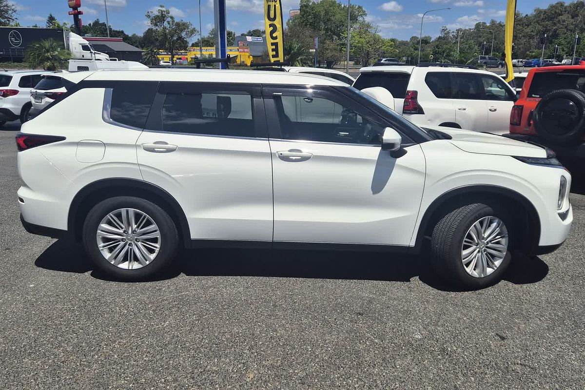 2024 Mitsubishi Outlander ES ZM