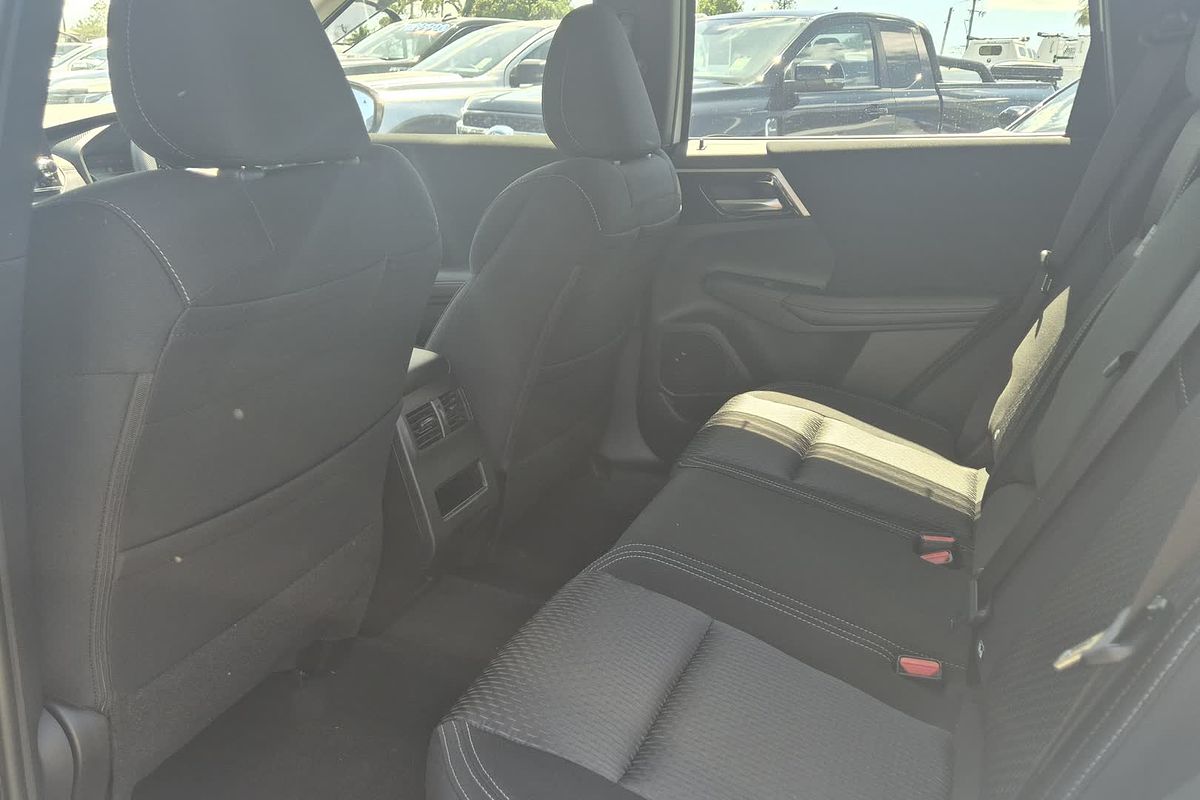 2024 Mitsubishi Outlander ES ZM