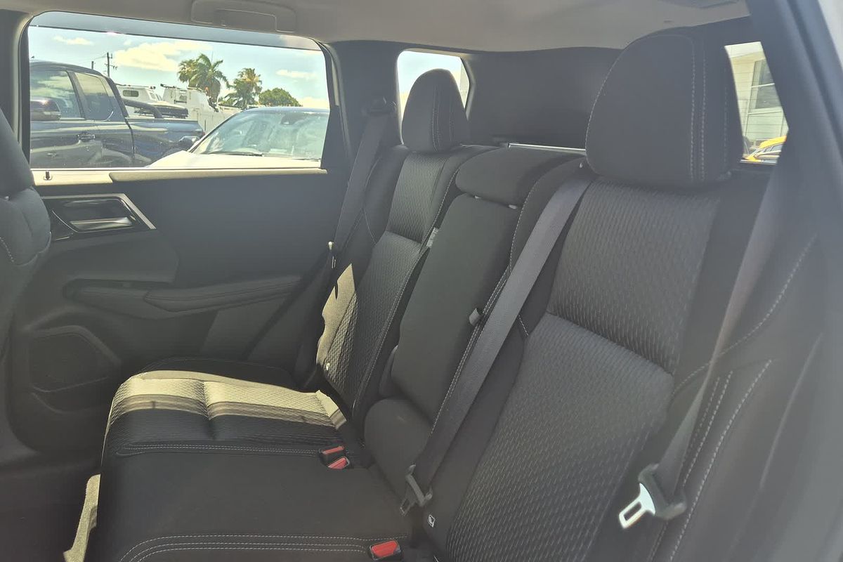 2024 Mitsubishi Outlander ES ZM