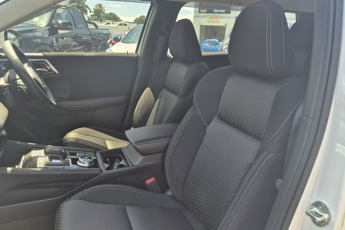 2024 Mitsubishi Outlander ES ZM