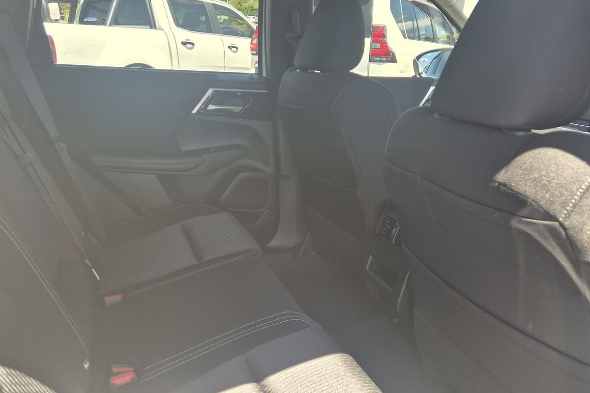 2024 Mitsubishi Outlander ES ZM