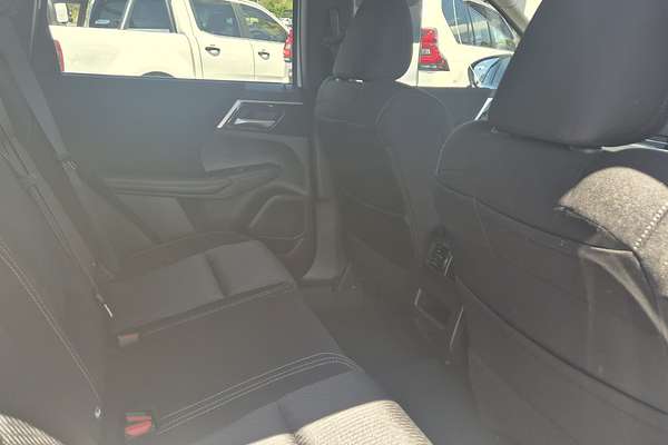 2024 Mitsubishi Outlander ES ZM