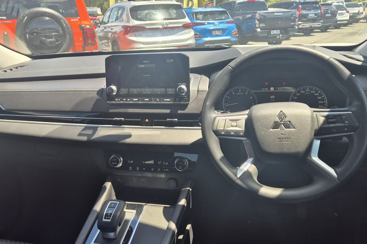 2024 Mitsubishi Outlander ES ZM