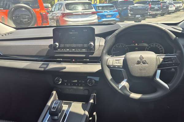 2024 Mitsubishi Outlander ES ZM