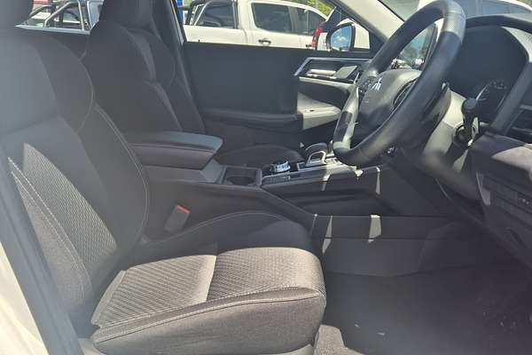 2024 Mitsubishi Outlander ES ZM
