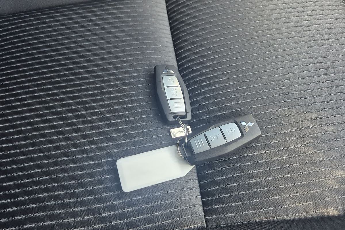 2024 Mitsubishi Outlander ES ZM